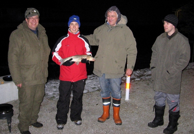 Aalruttenfischer der Jugend an der Paar: Josef Altmann, Maximilian Eigner, Thomas Wörle und Marco Nielfa-Kettler (von links).